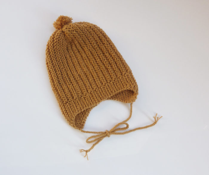 7. Gorrito “Luke” con orejeras en una sola pieza (PDF) Tallas 3 a 6 meses y 6 a 12 meses