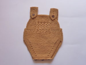 Ranita tejida café para bebe