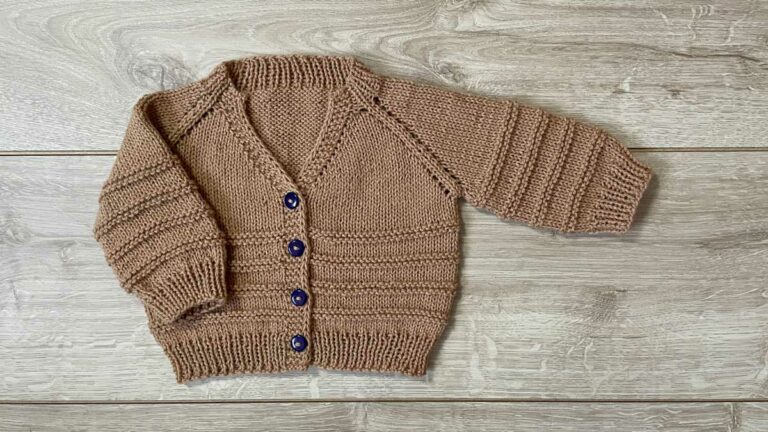 37. Chaqueta cuello en "V" por el cuello (tallas de 0 a 10 años) - Imagen 3