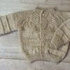 53. Chaqueta empezada por abajo con puntada de arroz doble